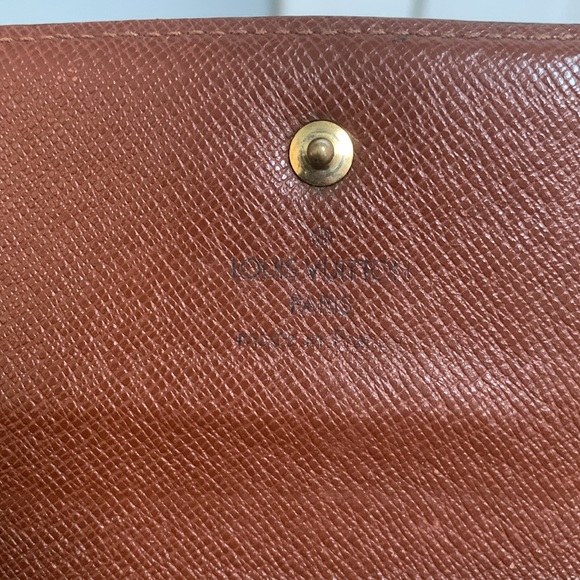 2001 authentic Louis Vuitton International Wallet - Picture 9 of 16